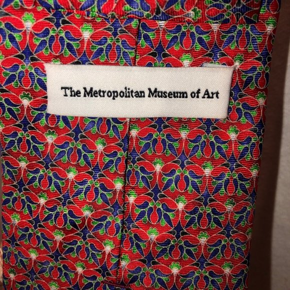 The Metropolitan Museum of Art rich art red blue 100% silk Tile print tie EUC - Picture 2 of 4